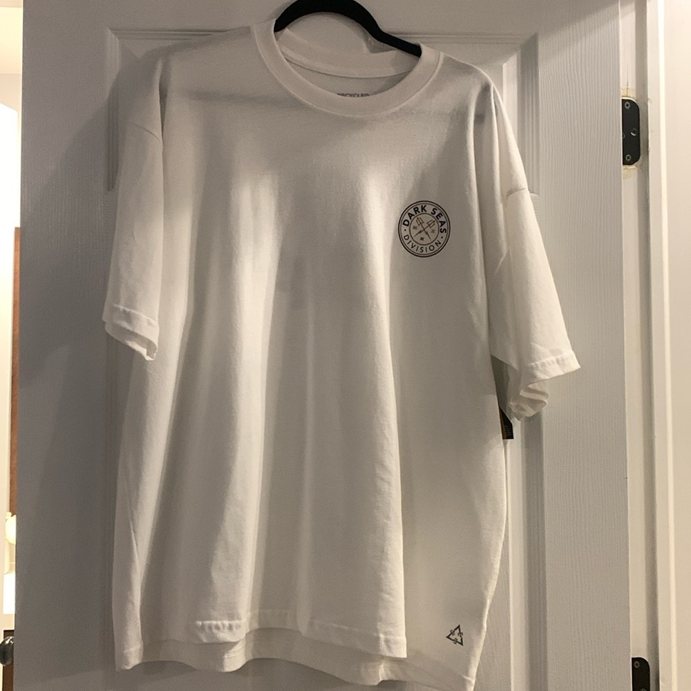 ✨BRAND NEW DARK SEAS MENS TSHIRT✨